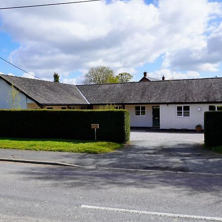 The Old Vicarage Self-Contained Apartments Lydbury North ภายนอก รูปภาพ