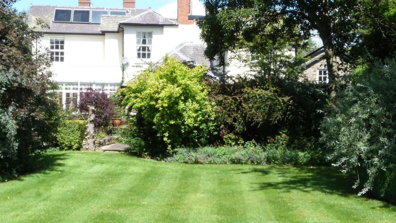 The Old Vicarage Self-Contained Apartments Lydbury North ภายนอก รูปภาพ