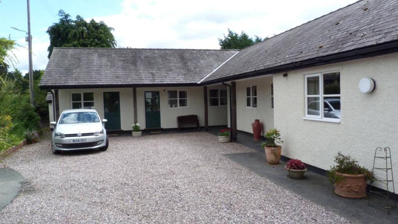 The Old Vicarage Self-Contained Apartments Lydbury North ภายนอก รูปภาพ