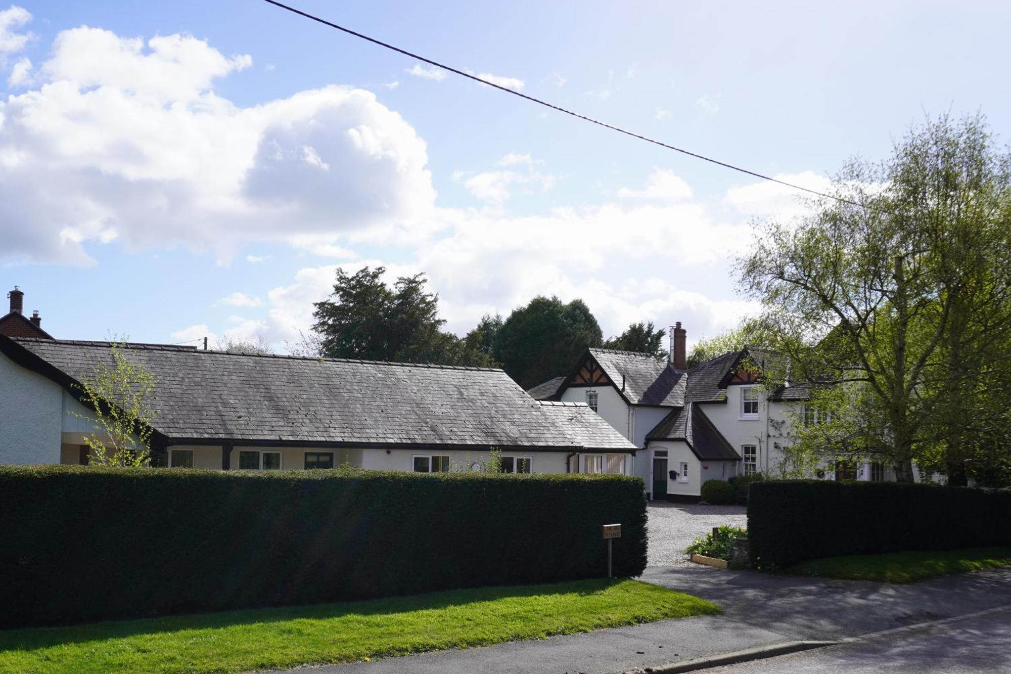 The Old Vicarage Self-Contained Apartments Lydbury North ภายนอก รูปภาพ