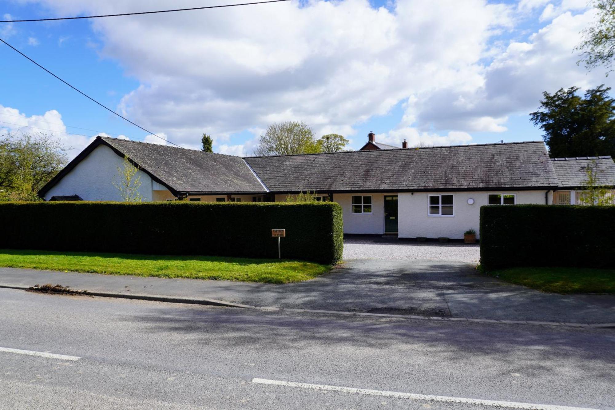 The Old Vicarage Self-Contained Apartments Lydbury North ภายนอก รูปภาพ