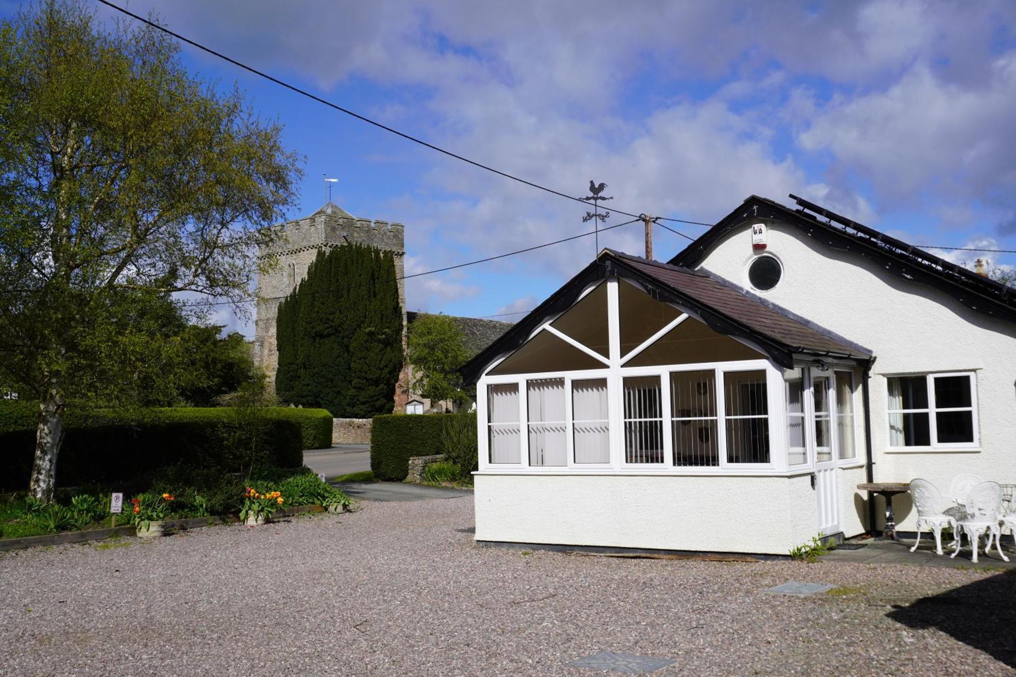 The Old Vicarage Self-Contained Apartments Lydbury North ภายนอก รูปภาพ