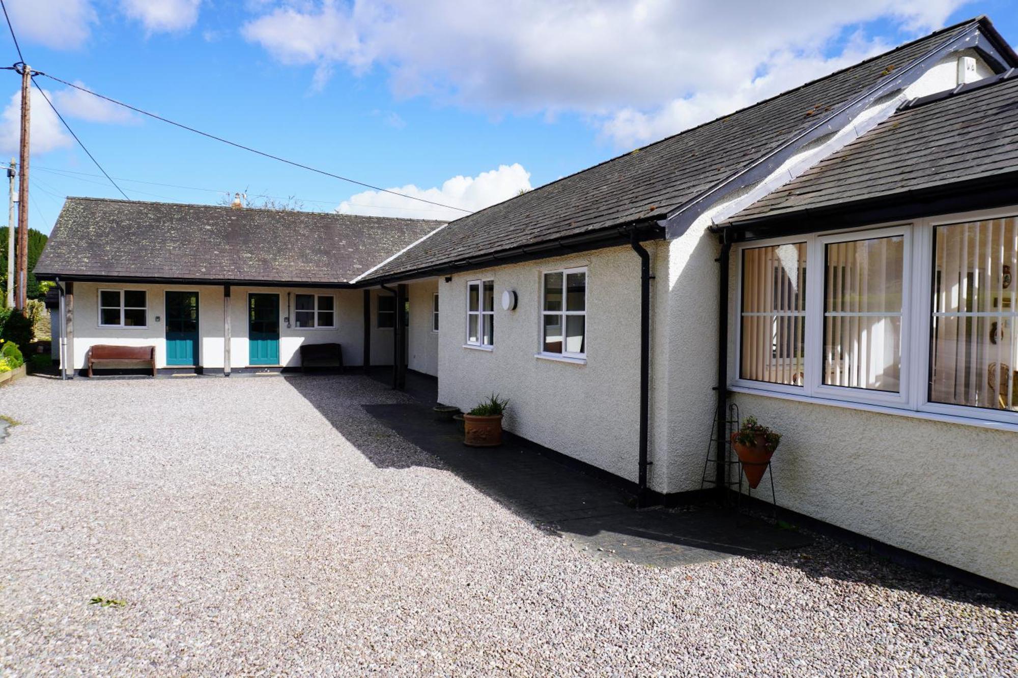 The Old Vicarage Self-Contained Apartments Lydbury North ภายนอก รูปภาพ