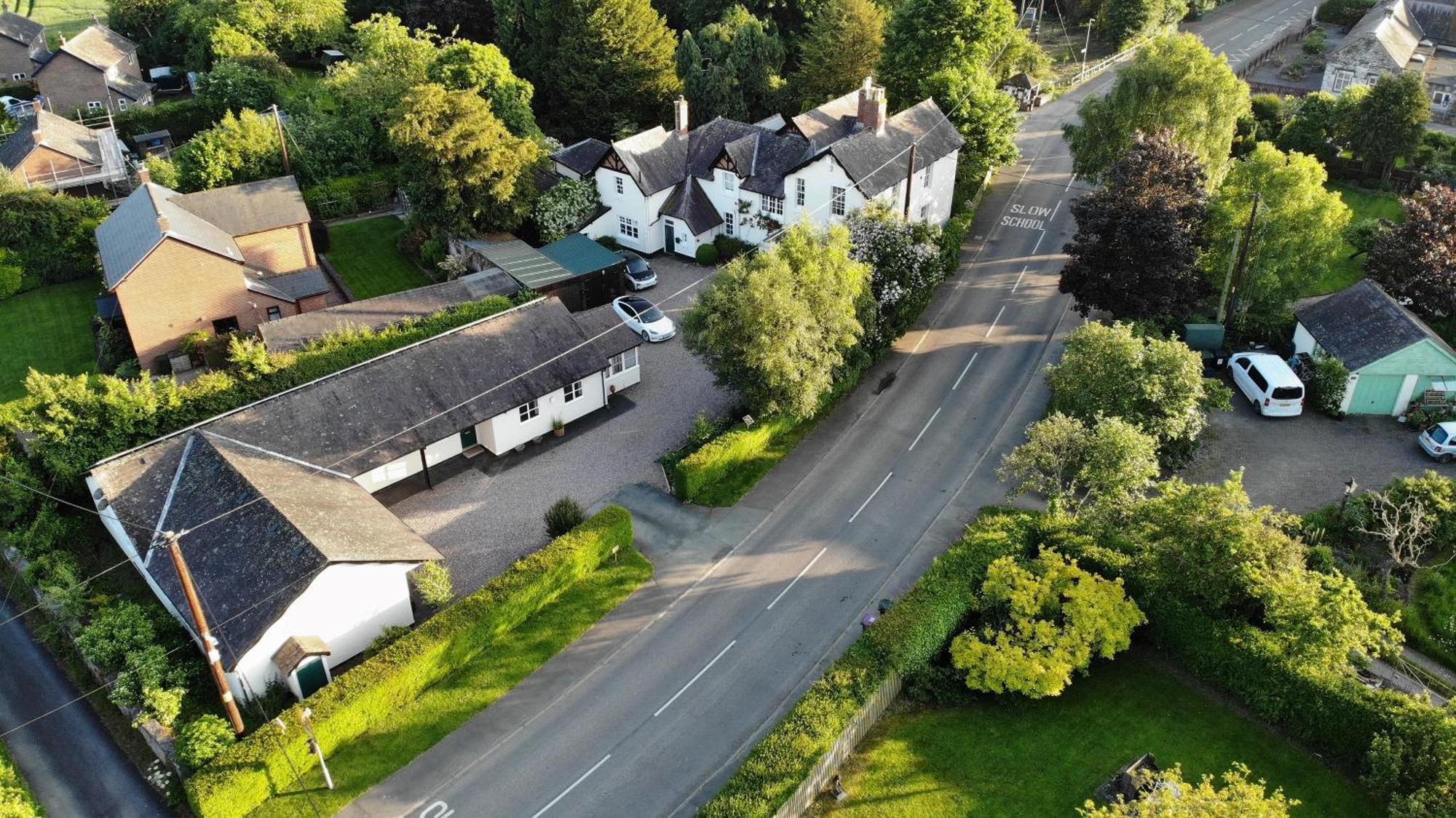 The Old Vicarage Self-Contained Apartments Lydbury North ภายนอก รูปภาพ